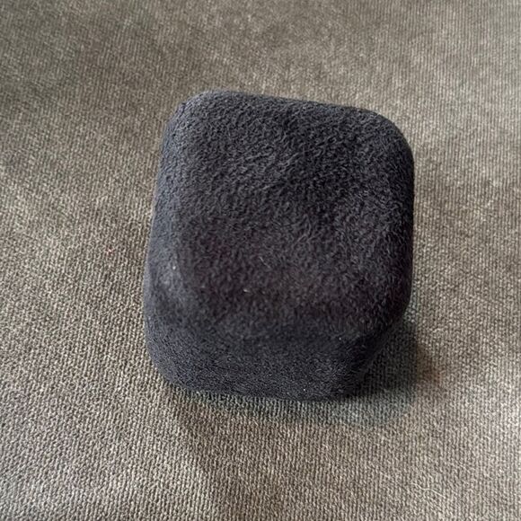 Tiffany & Co. Suede Ring Box with Blue Gift Box Blue Gift Bag and White Ribbon - Picture 4 of 12